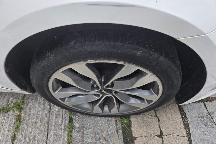 Used Kia K5 2014 2.0L Automatic LUXURY Right Front Wheel Hub
