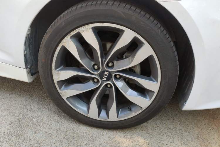 Used Kia K5 2014 2.0L Automatic LUXURY Right Front Wheel Hub