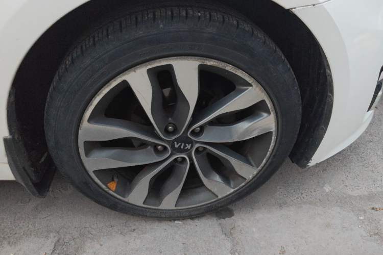 Used Kia K5 2014 2.0L Automatic LUXURY Right Front Wheel Hub