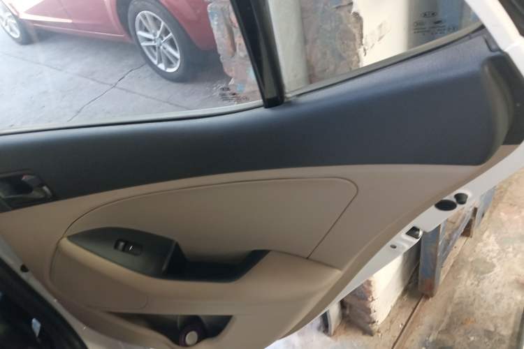 Used Kia K5 2014 2.0L Manual GL Right Rear Door Interior