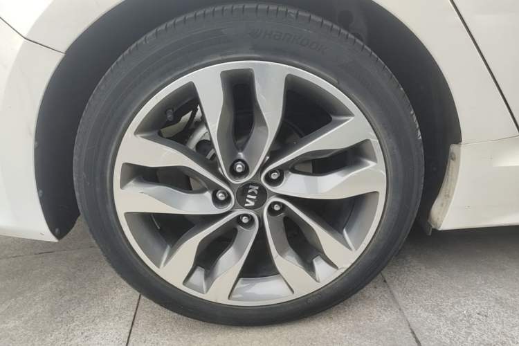 Used Kia K5 2014 2.0L Automatic LUXURY Right Rear Wheel Hub