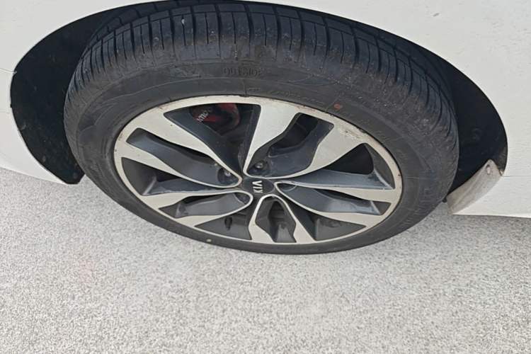Used Kia K5 2014 2.0L Automatic LUXURY Right Rear Wheel Hub