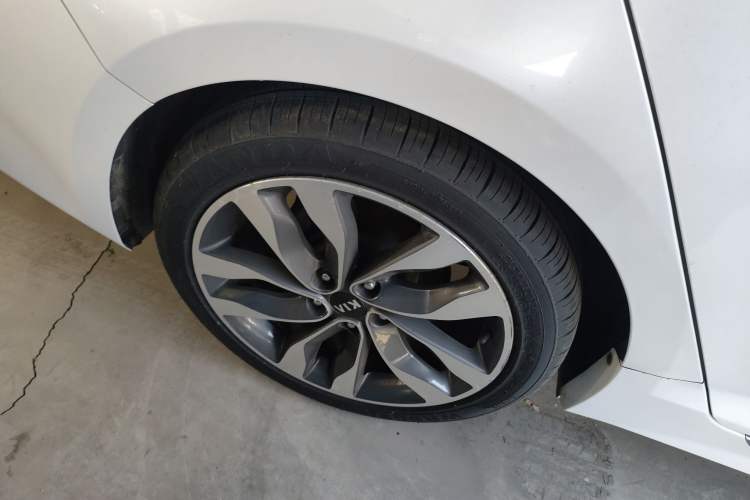 Used Kia K5 2014 2.0L Automatic LUXURY Right Rear Wheel Hub