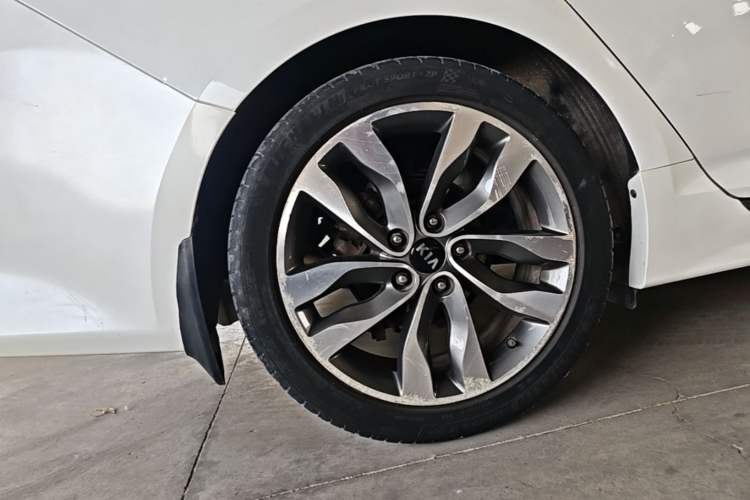 Used Kia K5 2014 2.0L Automatic LUXURY Right Rear Wheel Hub
