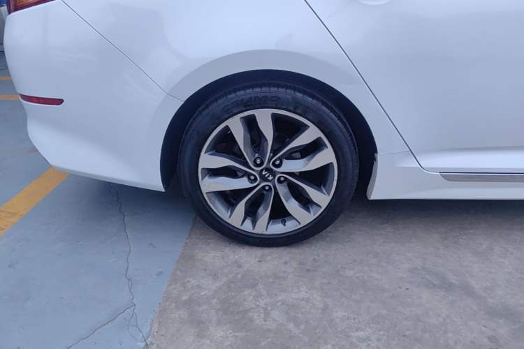Used Kia K5 2014 2.0L Automatic LUXURY Right Rear Wheel Hub