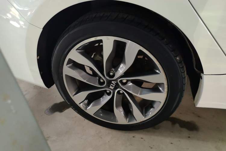 Used Kia K5 2014 2.0L Automatic LUXURY Right Rear Wheel Hub