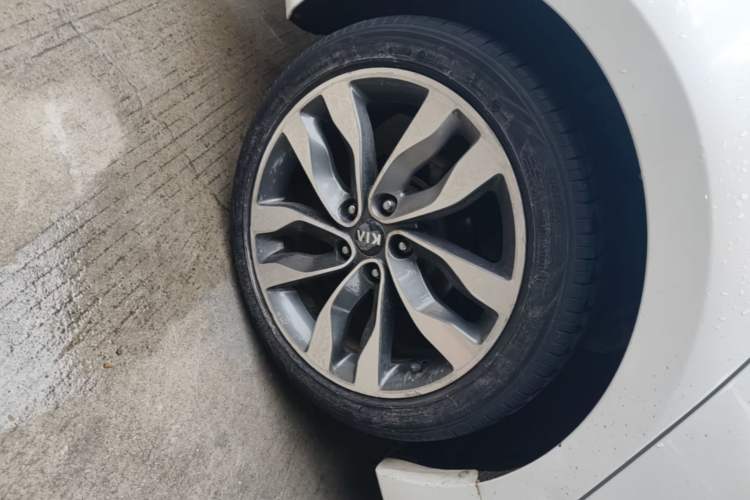 Used Kia K5 2014 2.0L Automatic LUXURY Right Rear Wheel Hub