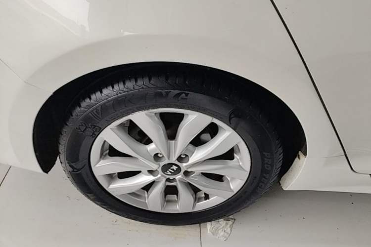 Used Kia K5 2014 2.0L Automatic GLS Right Rear Wheel Hub