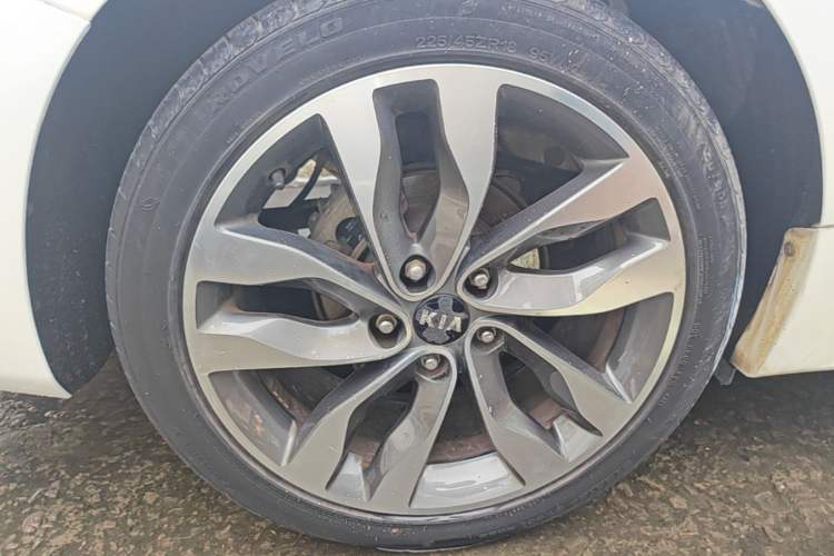 Used Kia K5 2014 2.0L Automatic LUXURY Right Rear Wheel Hub