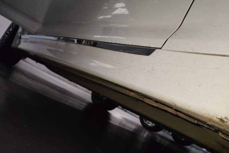 Used Kia K5 2014 2.0L Automatic LUXURY Right Side Sill