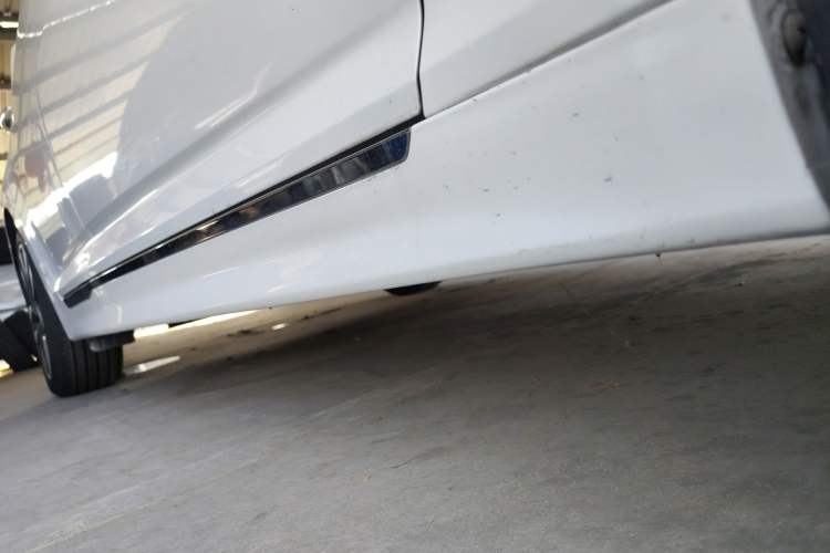 Used Kia K5 2014 2.0L Automatic LUXURY Right Side Sill