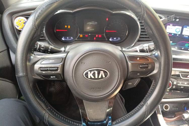Used Kia K5 2014 2.0L Automatic LUXURY Steering Wheel