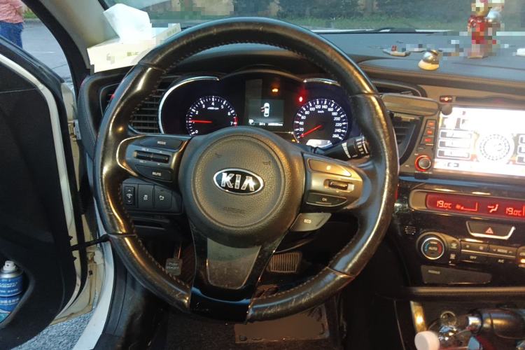Used Kia K5 2014 2.0L Automatic LUXURY Steering Wheel