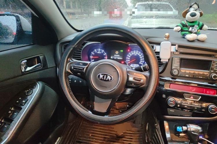 Used Kia K5 2014 2.0L Automatic LUXURY Steering Wheel