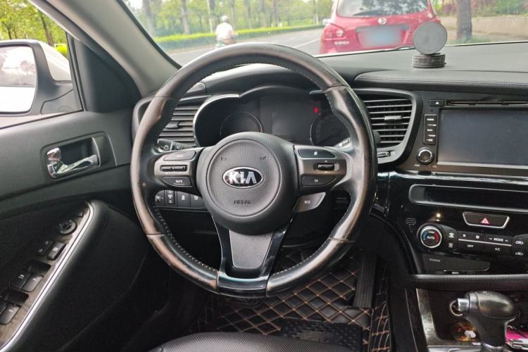 Used Kia K5 2014 2.0L Automatic LUXURY Steering Wheel