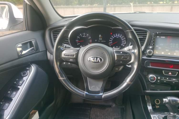 Used Kia K5 2014 2.0L Automatic LUXURY Steering Wheel