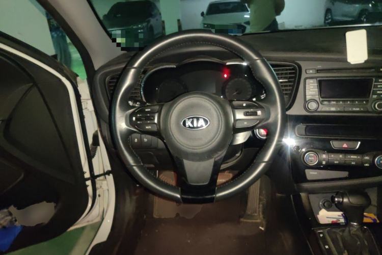 Used Kia K5 2014 2.0L Automatic LUXURY Steering Wheel