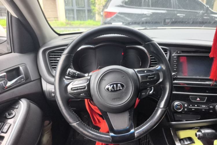 Used Kia K5 2014 2.0L Automatic LUXURY Steering Wheel