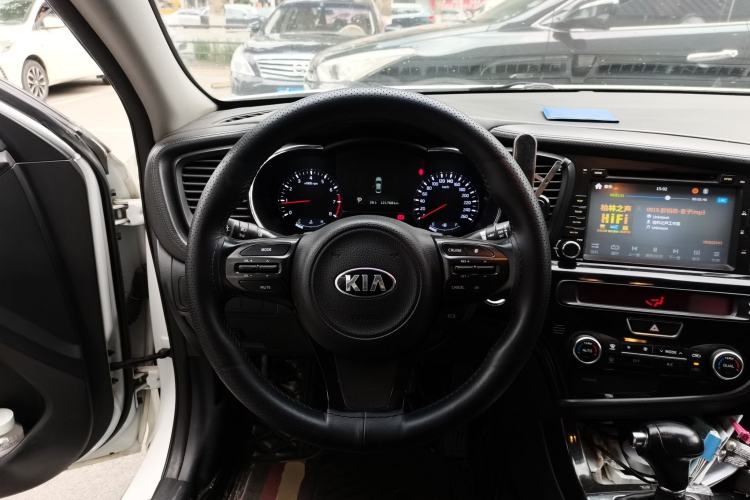 Used Kia K5 2014 2.0L Automatic LUXURY Steering Wheel