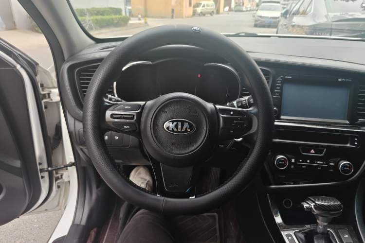 Used Kia K5 2014 2.0L Automatic LUXURY Steering Wheel