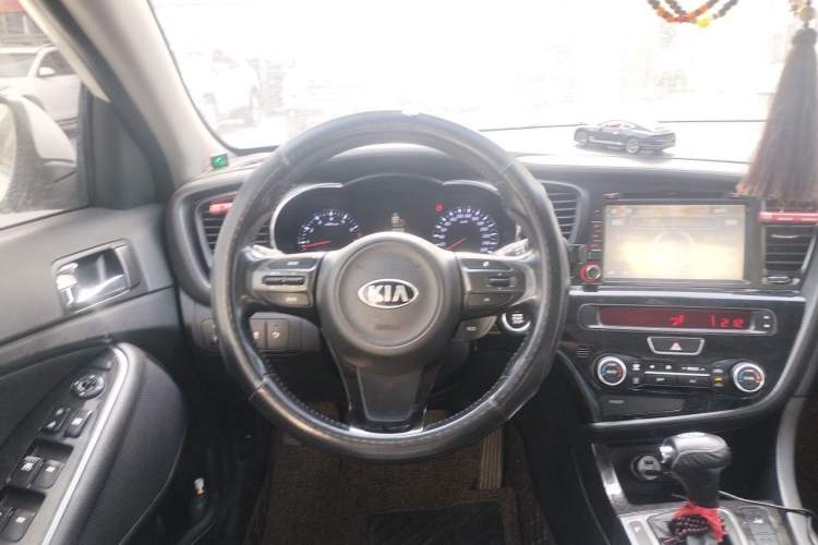 Used Kia K5 2014 2.0L Automatic LUXURY Steering Wheel