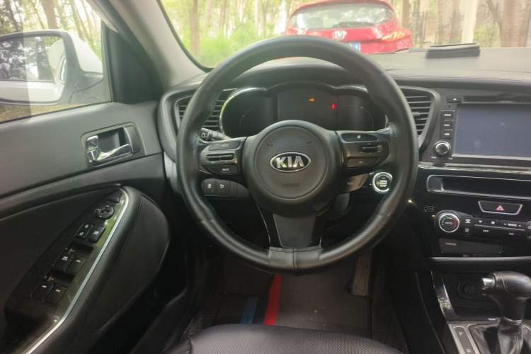 Used Kia K5 2014 2.0L Automatic LUXURY Steering Wheel