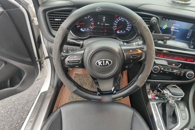 Used Kia K5 2014 2.0L Automatic LUXURY Steering Wheel