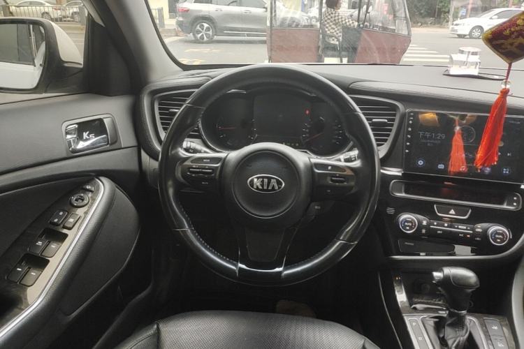 Used Kia K5 2014 2.0L Automatic LUXURY Steering Wheel