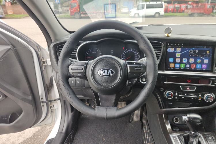 Used Kia K5 2014 2.0L Automatic LUXURY Steering Wheel