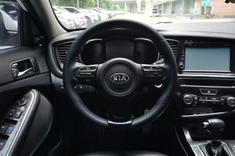 Used Kia K5 2014 2.0L Automatic LUXURY Steering Wheel