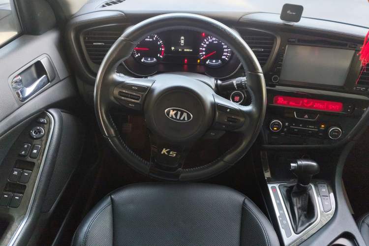 Used Kia K5 2014 2.0L Automatic LUXURY Steering Wheel