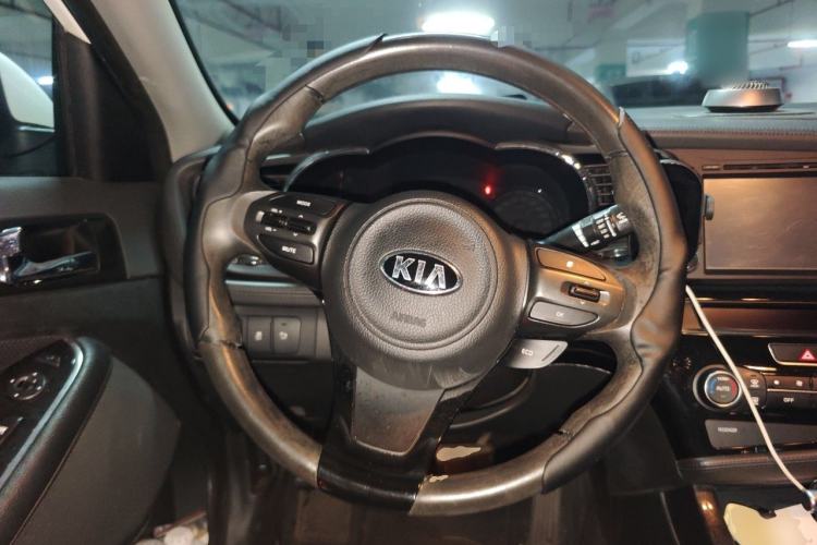 Used Kia K5 2014 2.0L Automatic LUXURY Steering Wheel