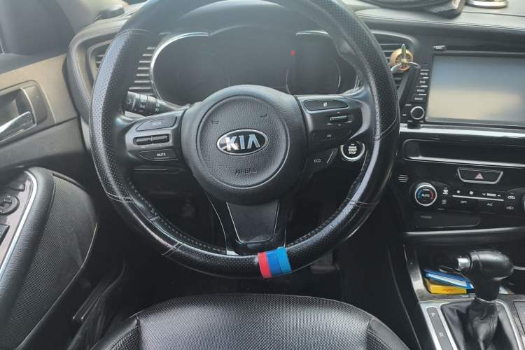 Used Kia K5 2014 2.0L Automatic LUXURY Steering Wheel