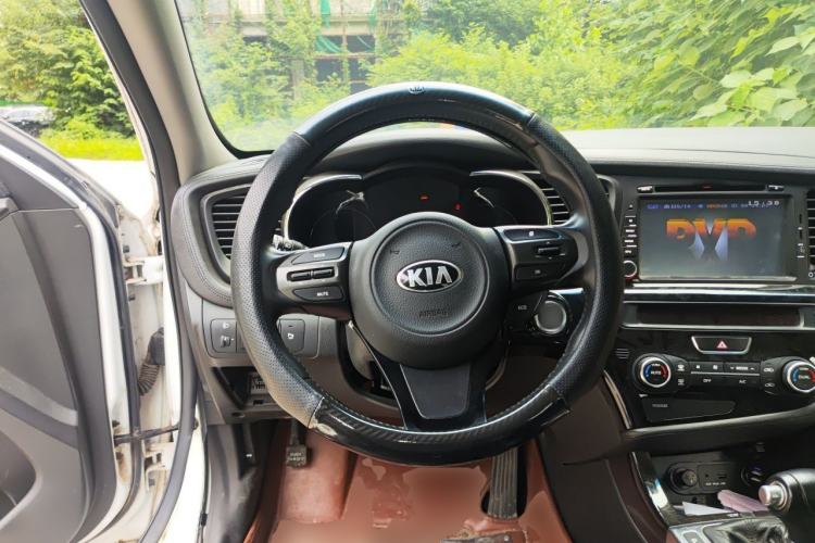 Used Kia K5 2014 2.0L Automatic LUXURY Steering Wheel
