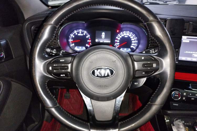 Used Kia K5 2014 2.0L Automatic LUXURY Steering Wheel