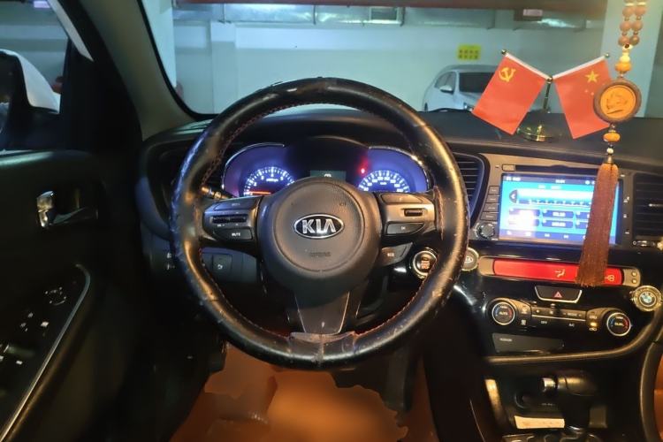 Used Kia K5 2014 2.0L Automatic LUXURY Steering Wheel