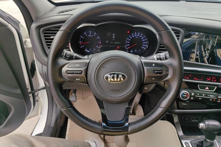 Used Kia K5 2014 2.0L Automatic LUXURY Steering Wheel