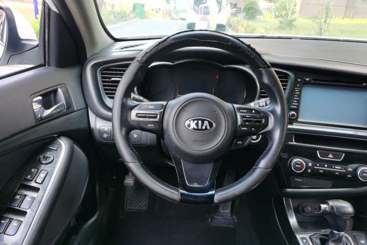 Used Kia K5 2014 2.0L Automatic LUXURY Steering Wheel