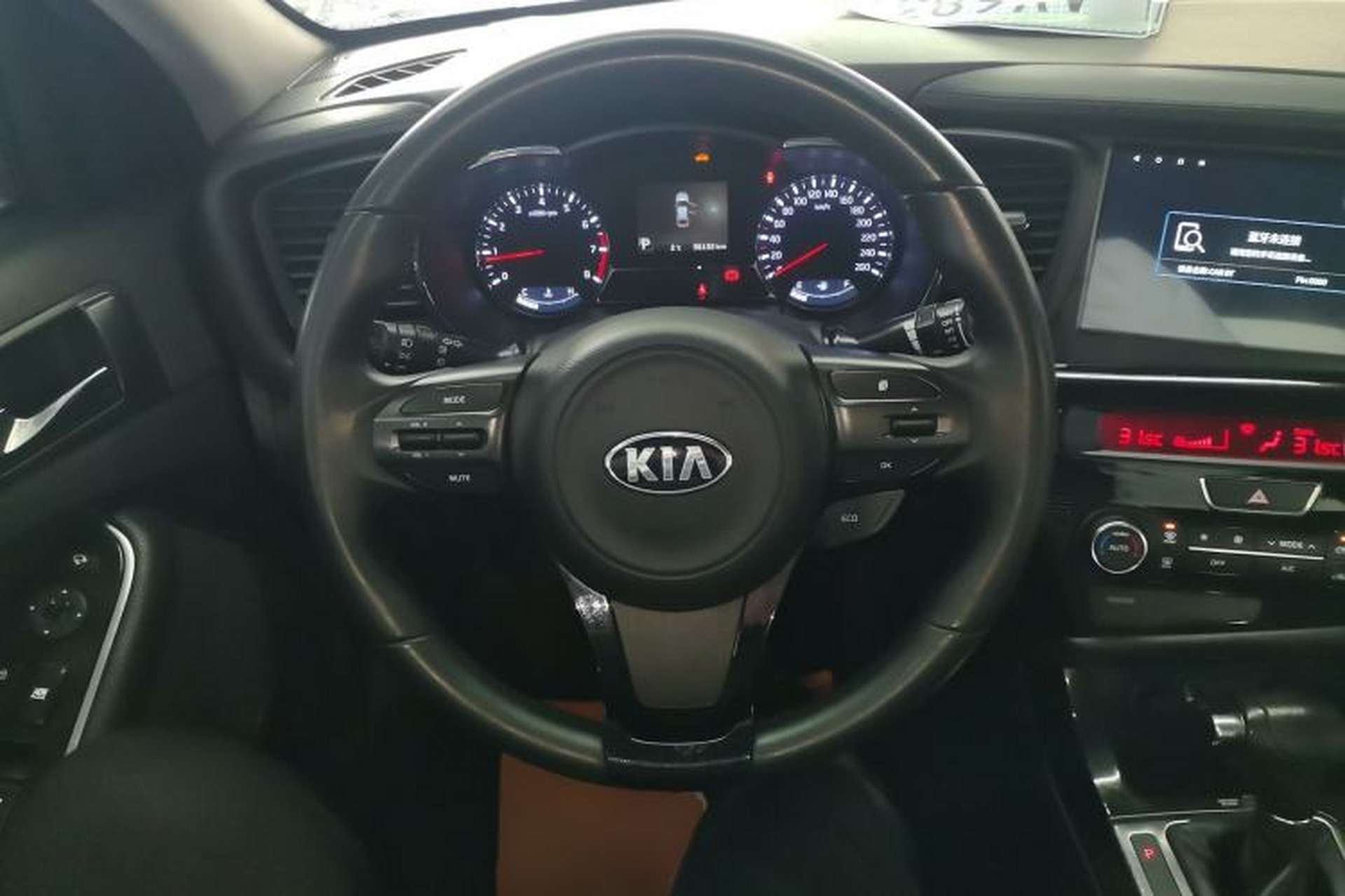 Used Kia K5 2014 2.0L Automatic LUXURY Steering Wheel