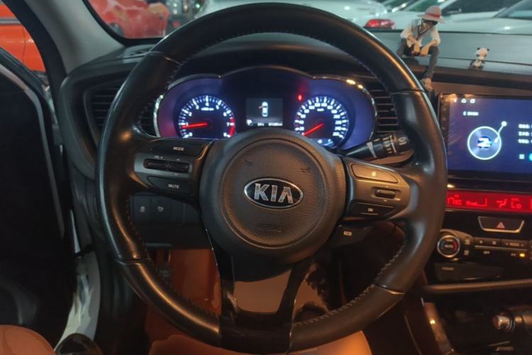 Used Kia K5 2014 2.0L Automatic LUXURY Steering Wheel