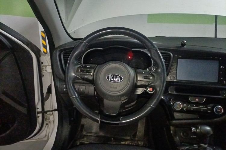 Used Kia K5 2014 2.0L Automatic LUXURY Steering Wheel