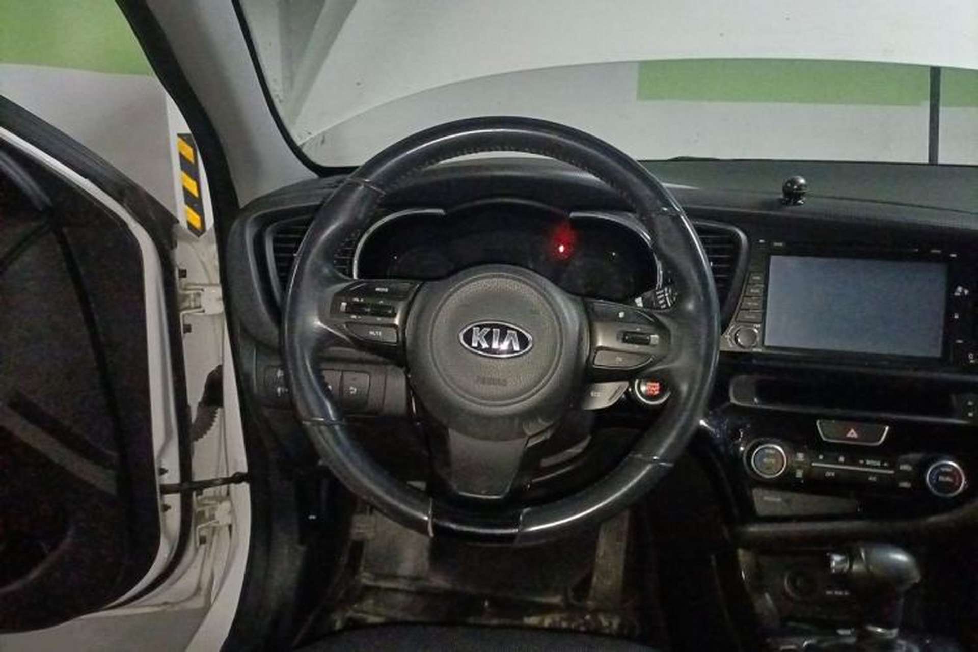 Used Kia K5 2014 2.0L Automatic LUXURY Steering Wheel