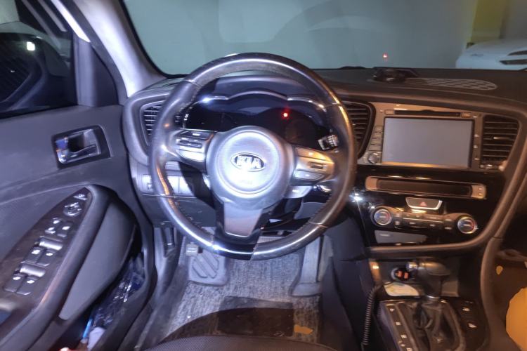 Used Kia K5 2014 2.0L Automatic LUXURY Steering Wheel
