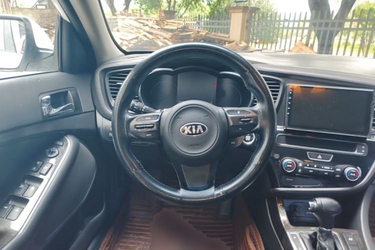 Used Kia K5 2014 2.0L Automatic LUXURY Steering Wheel