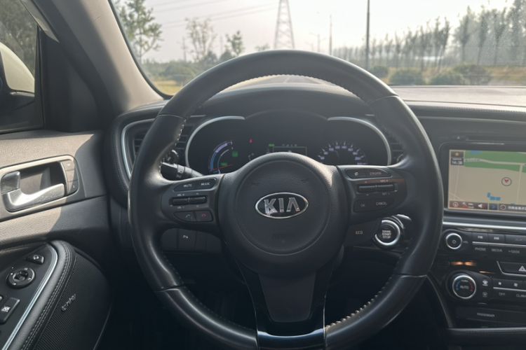 Used Kia K5 2014 2.0L Hybrid Luxury Edition Steering Wheel