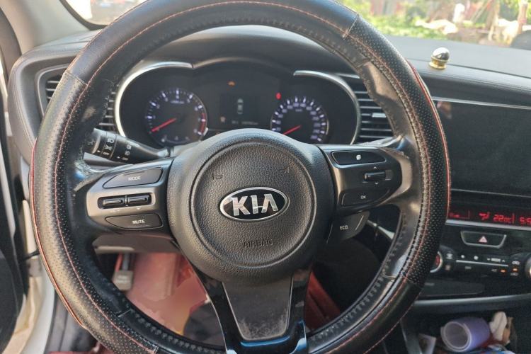 Used Kia K5 2014 2.0L Automatic LUXURY Steering Wheel