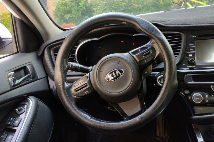 Used Kia K5 2014 2.0L Automatic LUXURY Steering Wheel