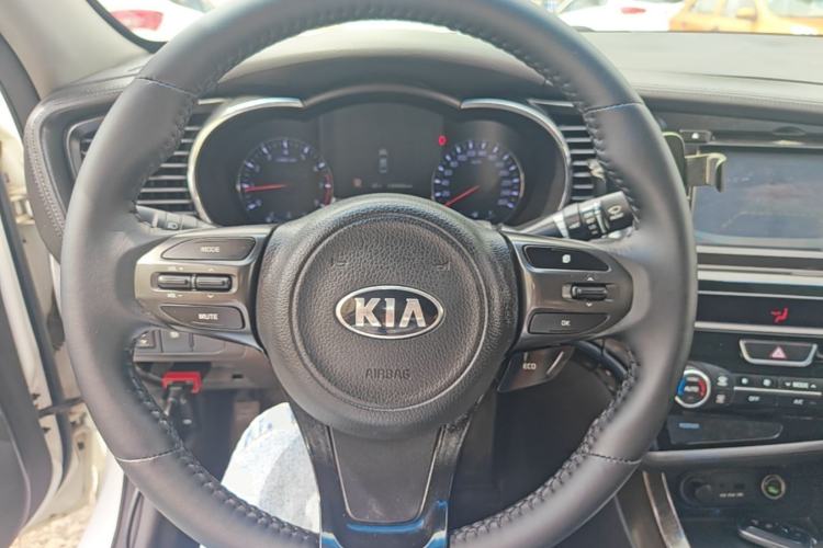 Used Kia K5 2014 2.0L Automatic LUXURY Steering Wheel