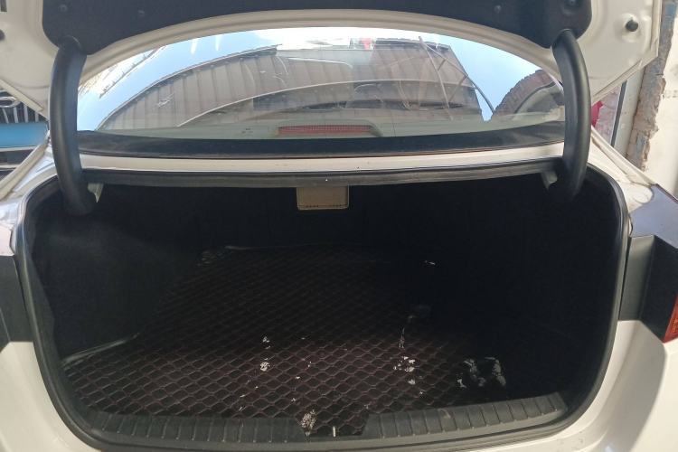 Used Kia K5 2014 2.0L Manual GL Trunk