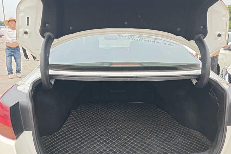 Used Kia K5 2014 2.0L Automatic LUXURY Trunk
